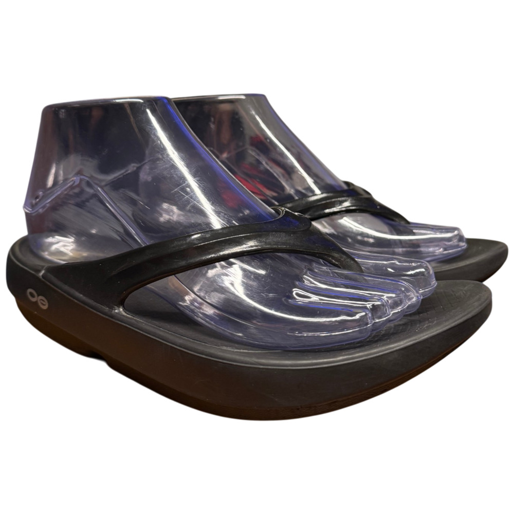 OOFOS Black Thong Sandal with Cushioned Platform